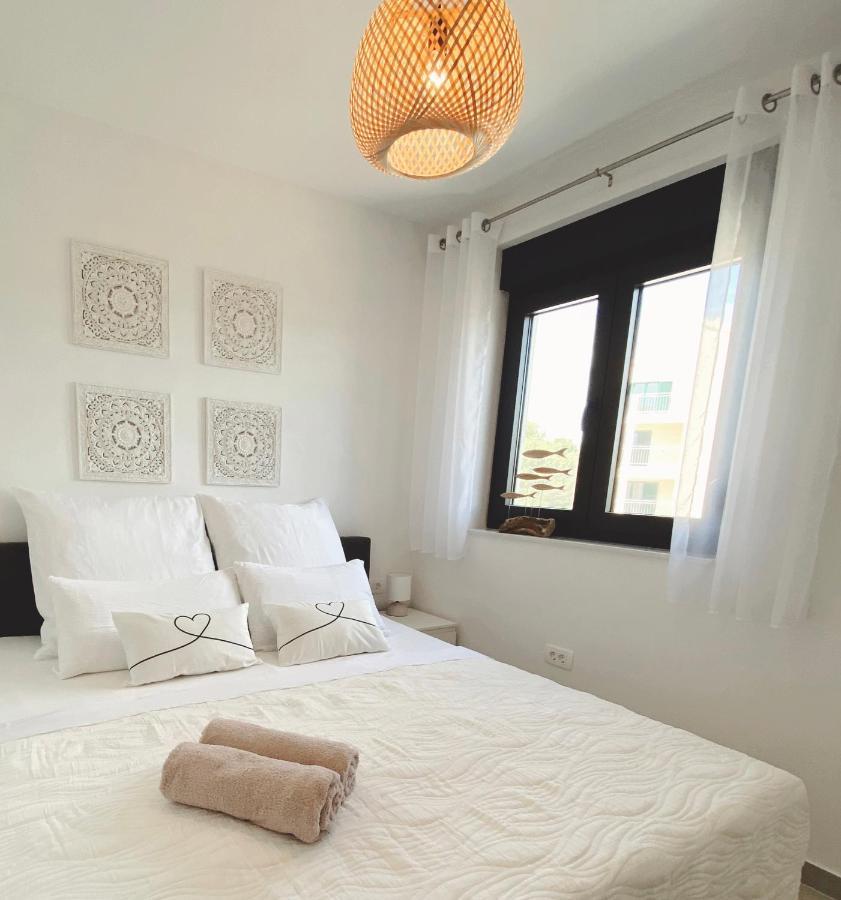 Apartment Agnes With 63 M2 Rooftop Terrace, Grill And Pool Okrug Gornji Exteriör bild