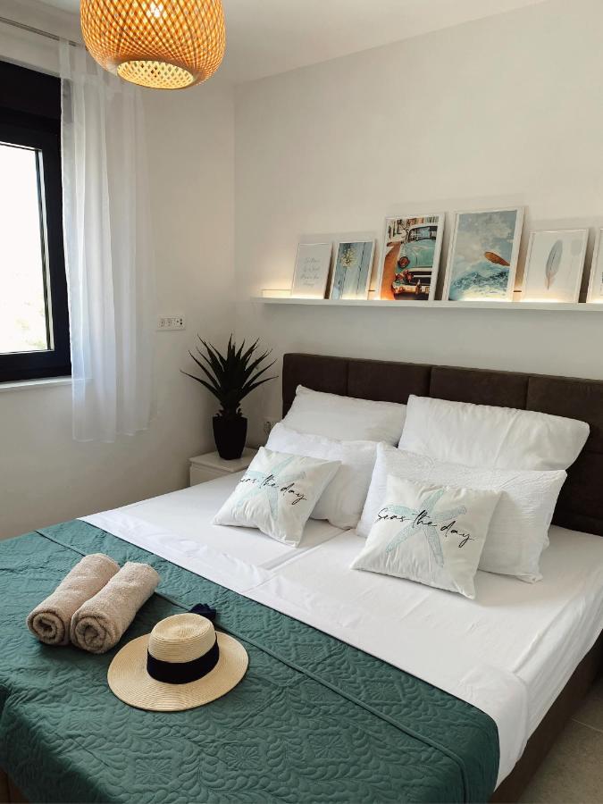 Apartment Agnes With 63 M2 Rooftop Terrace, Grill And Pool Okrug Gornji Exteriör bild