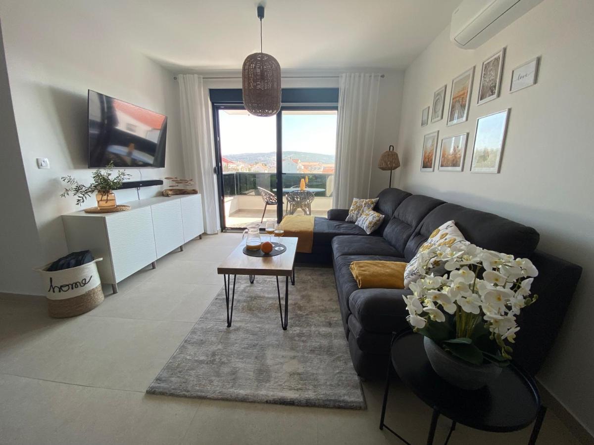 Apartment Agnes With 63 M2 Rooftop Terrace, Grill And Pool Okrug Gornji Exteriör bild
