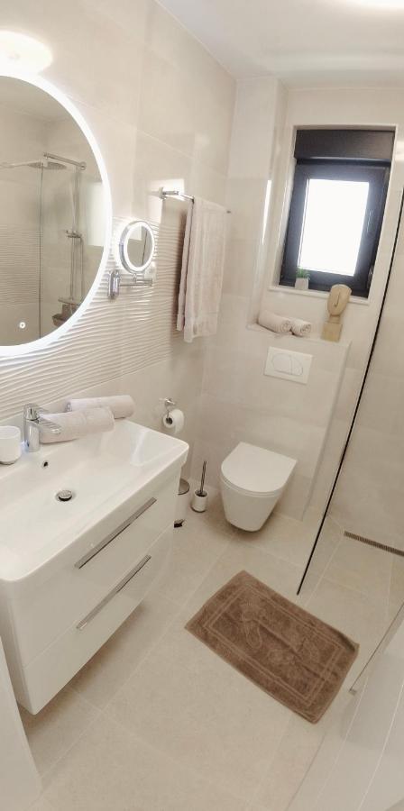 Apartment Agnes With 63 M2 Rooftop Terrace, Grill And Pool Okrug Gornji Exteriör bild