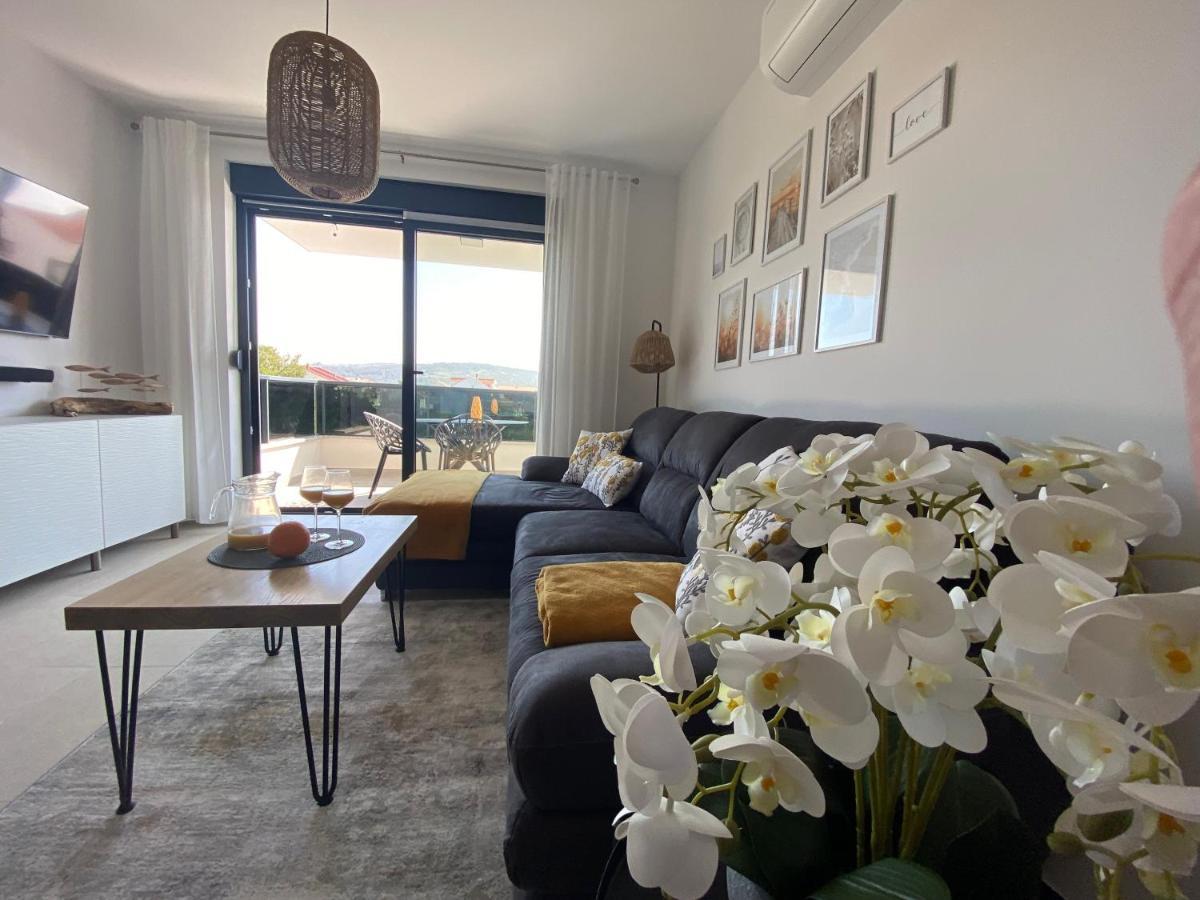 Apartment Agnes With 63 M2 Rooftop Terrace, Grill And Pool Okrug Gornji Exteriör bild