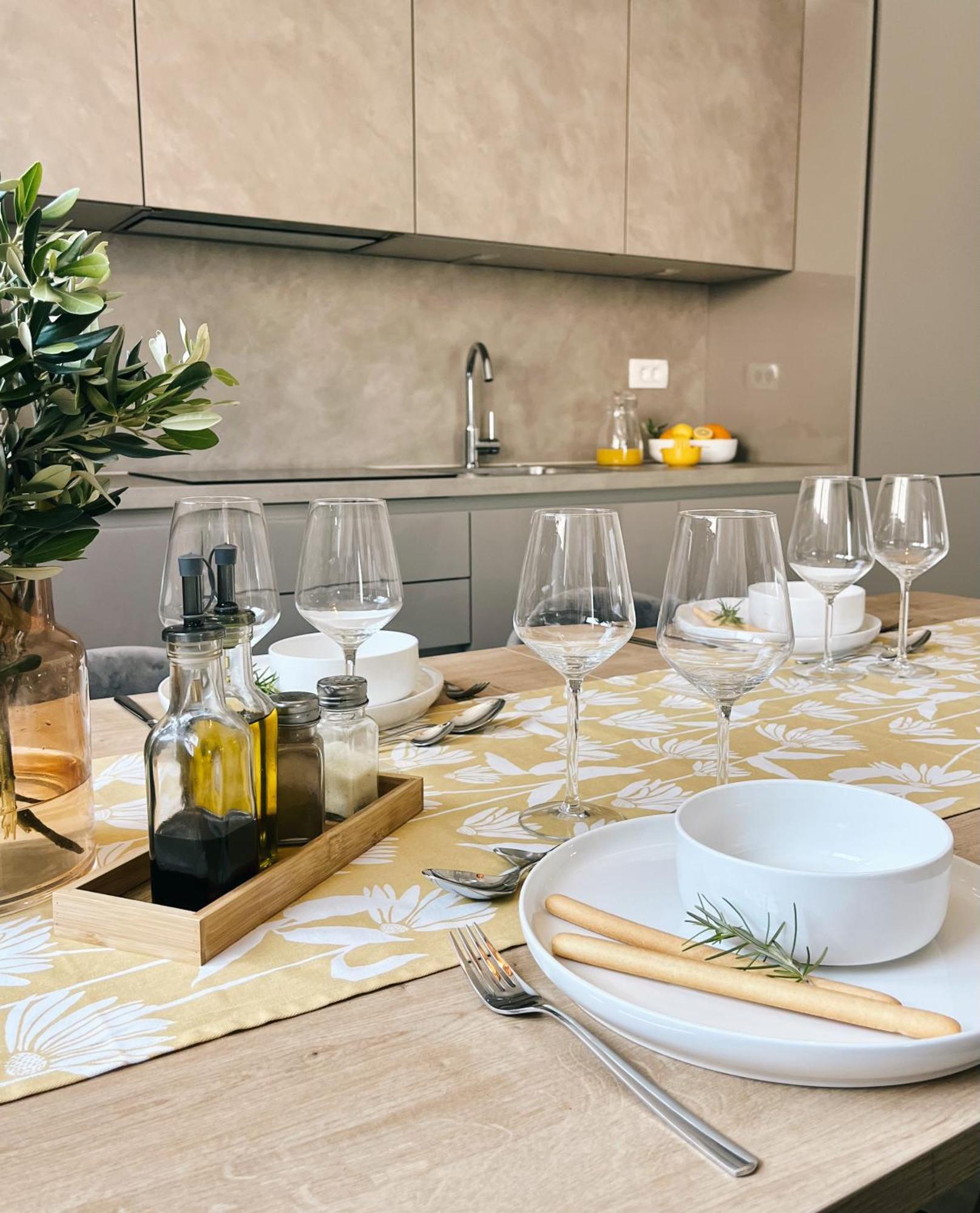 Apartment Agnes With 63 M2 Rooftop Terrace, Grill And Pool Okrug Gornji Exteriör bild