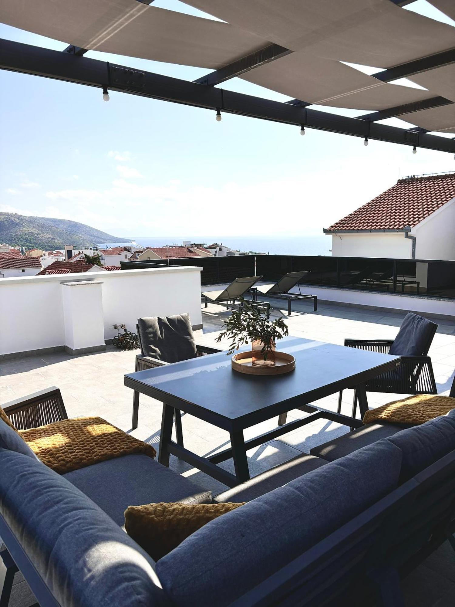 Apartment Agnes With 63 M2 Rooftop Terrace, Grill And Pool Okrug Gornji Exteriör bild